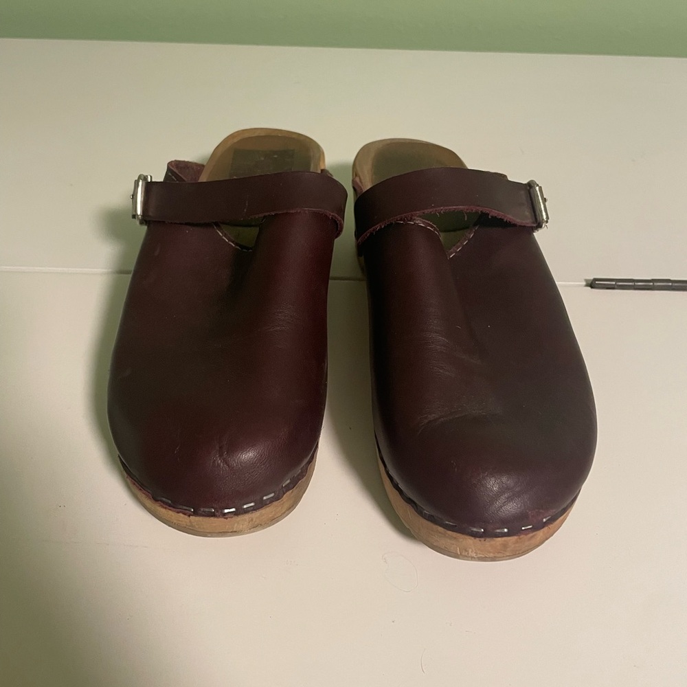 EUC Burgundy/Wine Wooden Clogs 39/9/8.5